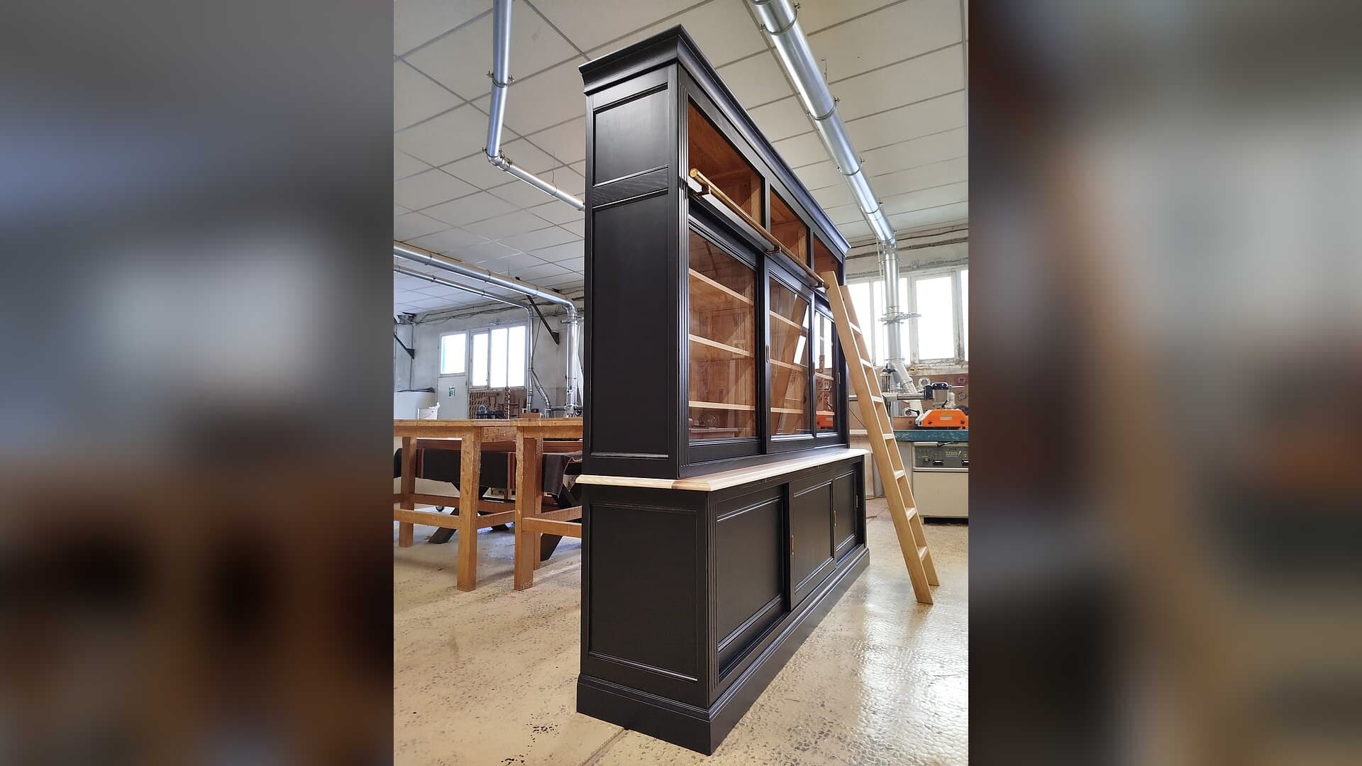 Bibliothèque en frêne massif